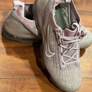Nike air vapor max 2021, women size 10 1/2 or in men 9 brand new